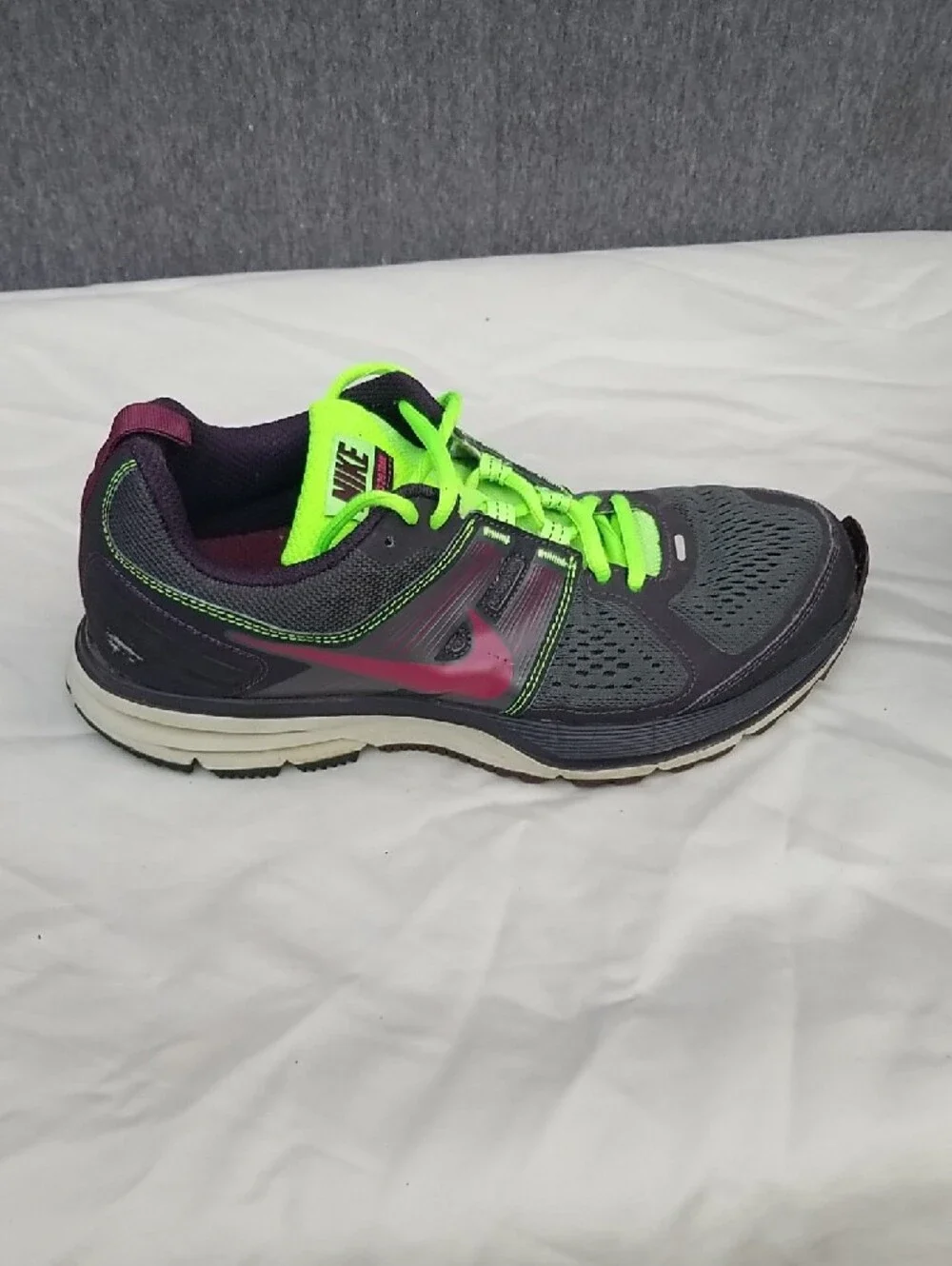 Nike Pegasus Trail Running Shoes - Neon Green & Burgundy Accents 7.5